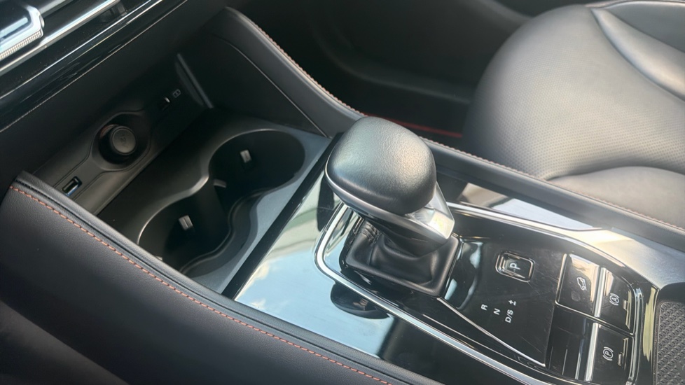 MG HS 1.5 T-GDI Trophy 5dr DCT Petrol Hatchback - Image 13