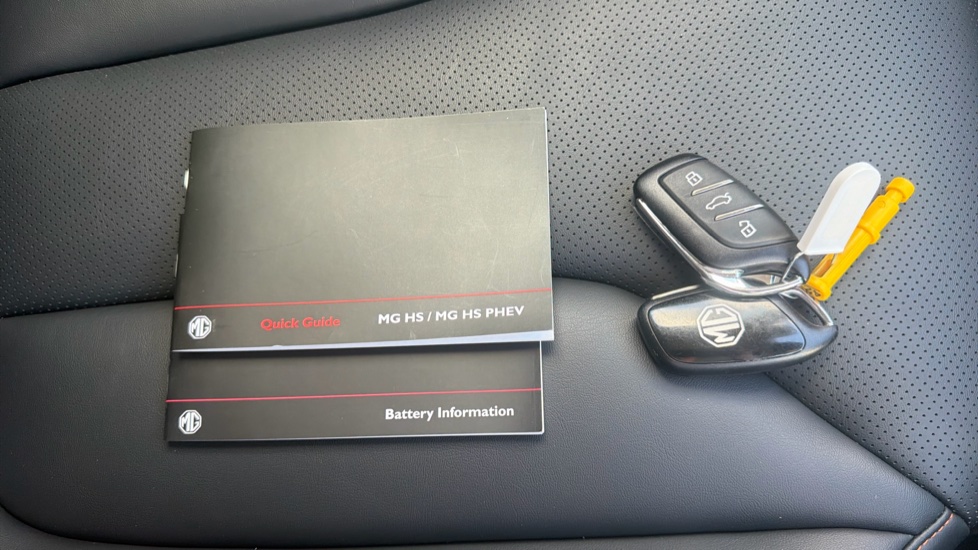 MG HS 1.5 T-GDI Trophy 5dr DCT Petrol Hatchback - Image 19