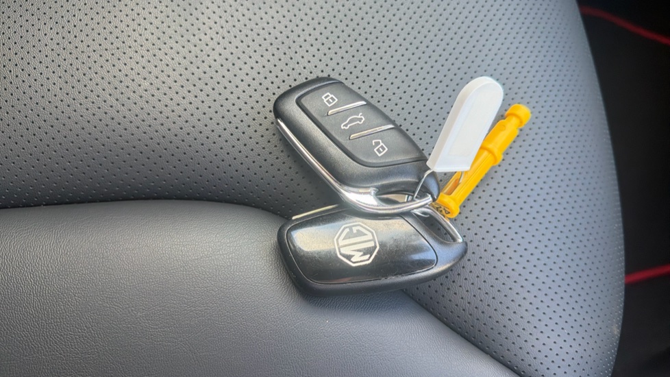 MG HS 1.5 T-GDI Trophy 5dr DCT Petrol Hatchback - Image 20