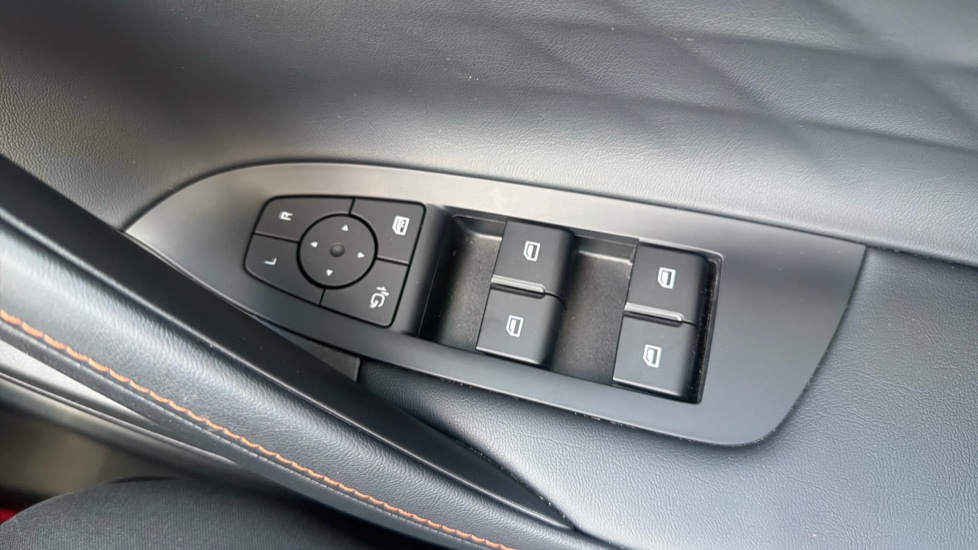 MG HS 1.5 T-GDI Trophy 5dr DCT Petrol Hatchback - Image 28