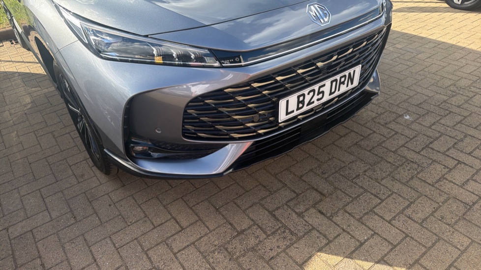 MG HS 1.5 T-GDI Trophy 5dr DCT Petrol Hatchback - Image 32