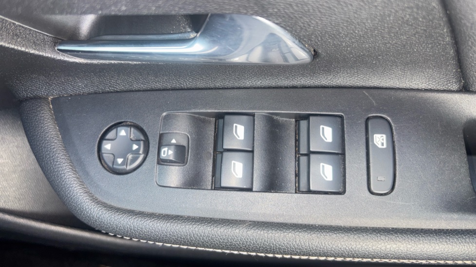 Vauxhall Mokka 100kW GS Line 50kWh 5dr Auto Electric Hatchback - Image 33