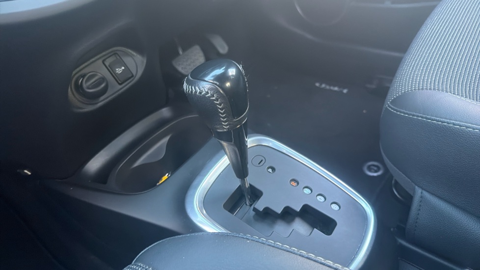 Toyota Yaris 1.5 Hybrid Excel 5dr CVT Hybrid Hatchback - Image 13