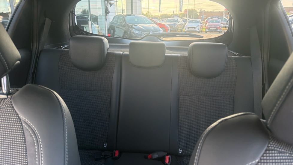 Toyota Yaris 1.5 Hybrid Excel 5dr CVT Hybrid Hatchback - Image 15