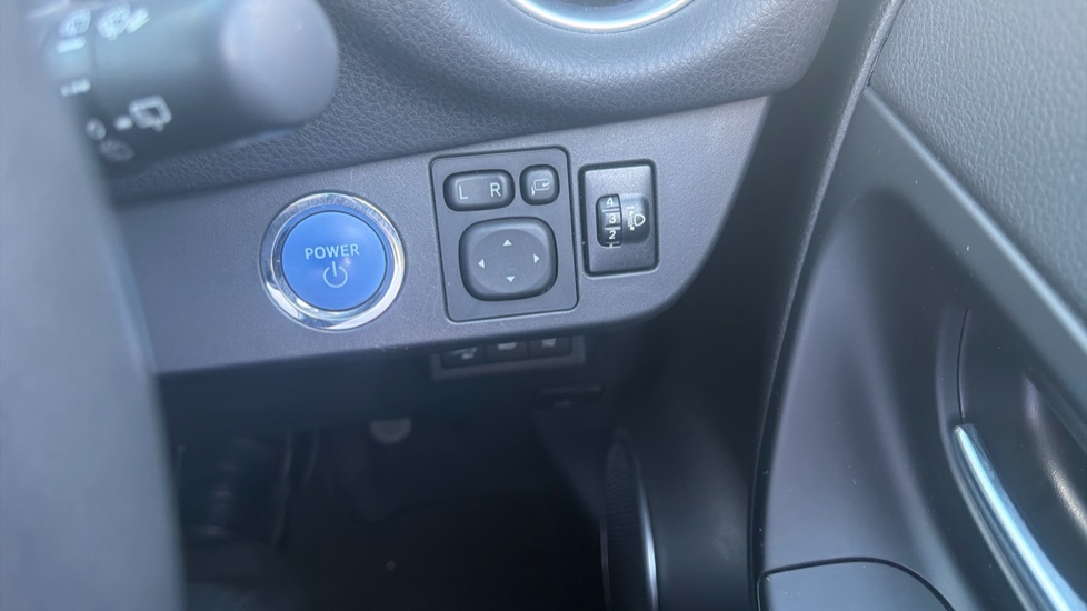 Toyota Yaris 1.5 Hybrid Excel 5dr CVT Hybrid Hatchback - Image 25