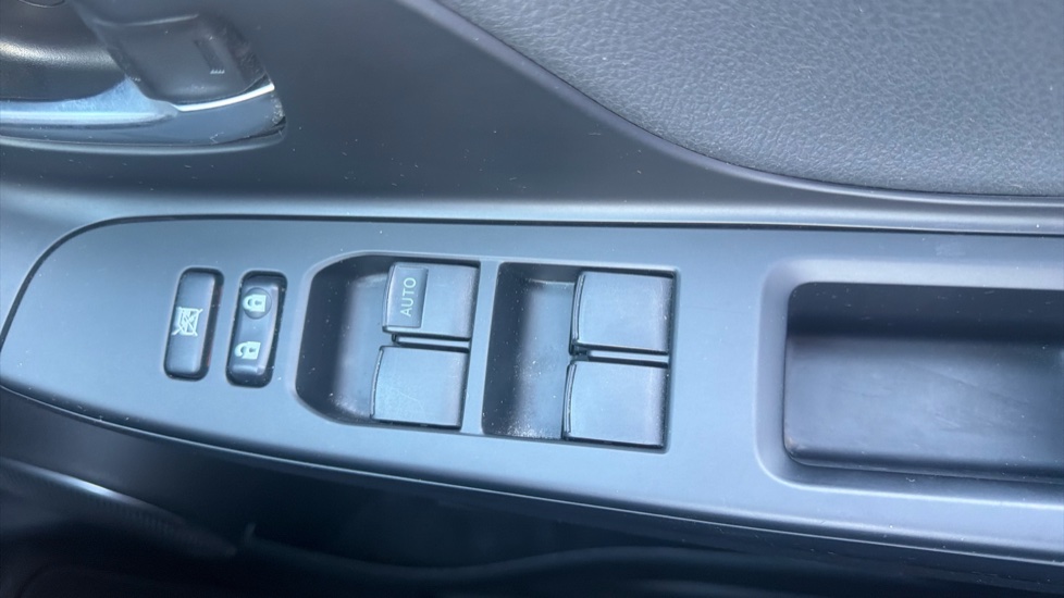 Toyota Yaris 1.5 Hybrid Excel 5dr CVT Hybrid Hatchback - Image 26