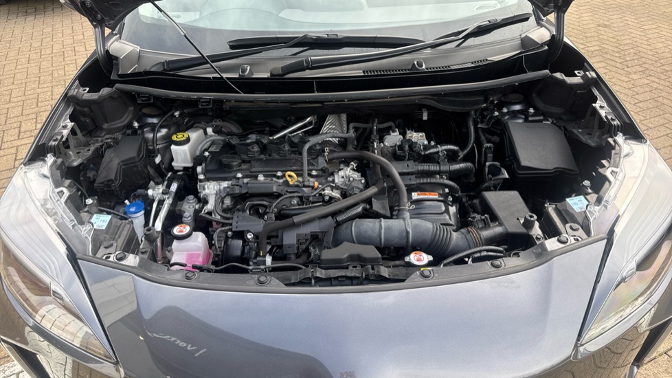 Toyota Yaris Cross 1.5 Hybrid Excel 5dr CVT Hybrid Estate - Image 8