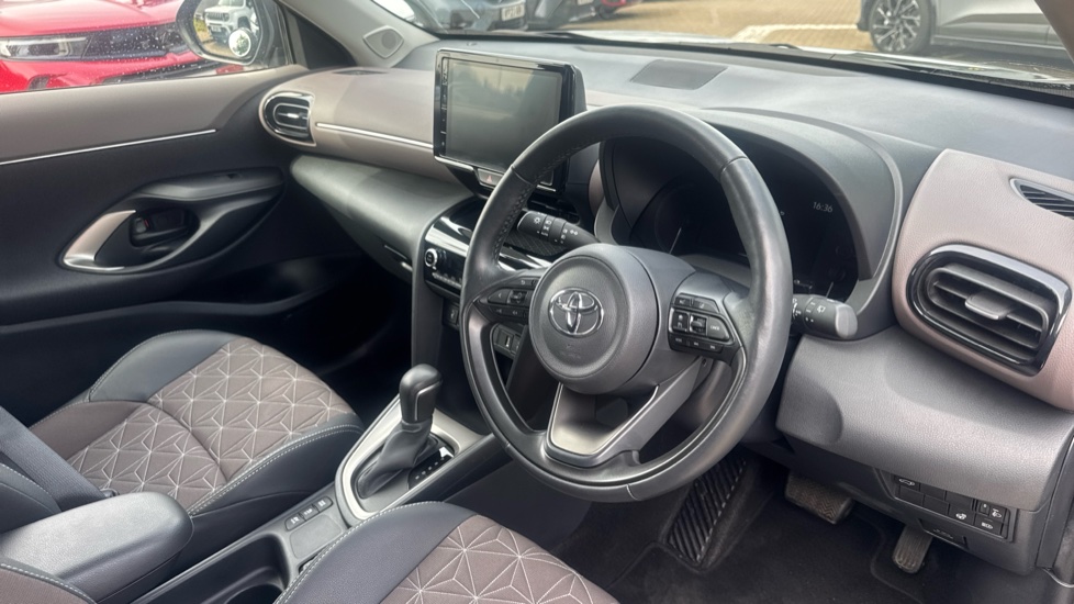 Toyota Yaris Cross 1.5 Hybrid Excel 5dr CVT Hybrid Estate - Image 11