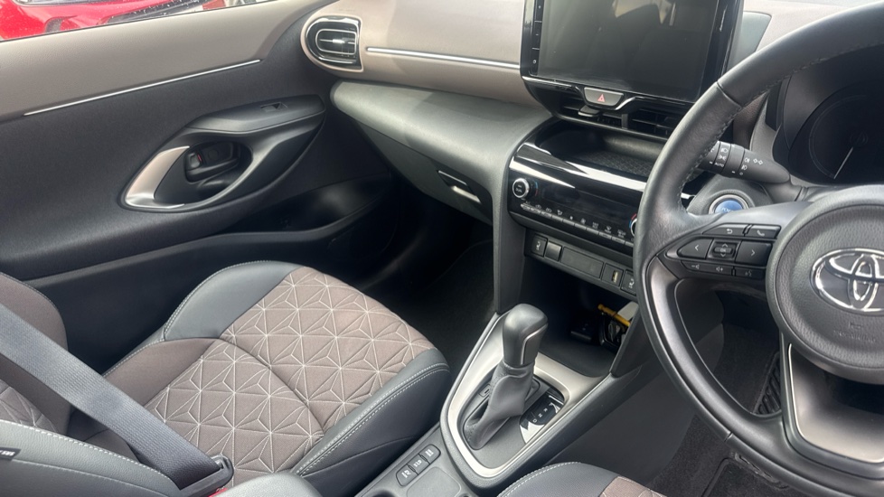 Toyota Yaris Cross 1.5 Hybrid Excel 5dr CVT Hybrid Estate - Image 14