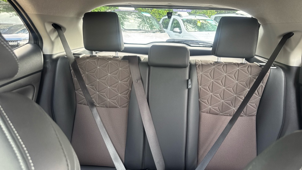 Toyota Yaris Cross 1.5 Hybrid Excel 5dr CVT Hybrid Estate - Image 15