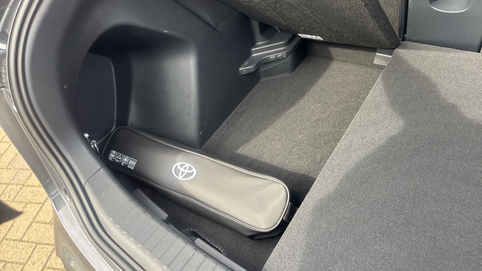 Toyota Yaris Cross 1.5 Hybrid Excel 5dr CVT Hybrid Estate - Image 22
