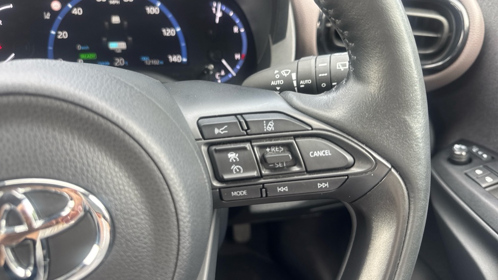Toyota Yaris Cross 1.5 Hybrid Excel 5dr CVT Hybrid Estate - Image 27