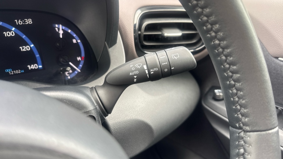 Toyota Yaris Cross 1.5 Hybrid Excel 5dr CVT Hybrid Estate - Image 29