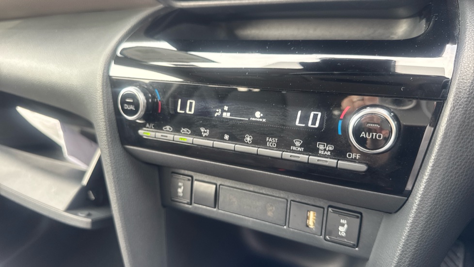 Toyota Yaris Cross 1.5 Hybrid Excel 5dr CVT Hybrid Estate - Image 32