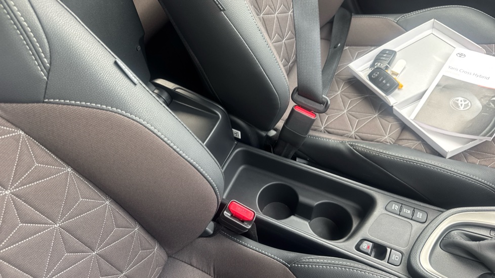 Toyota Yaris Cross 1.5 Hybrid Excel 5dr CVT Hybrid Estate - Image 36