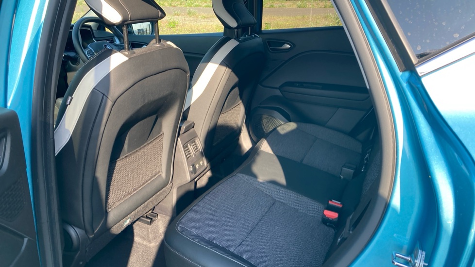Renault Captur 1.3 TCE 130 S Edition 5dr EDC Petrol Hatchback - Image 16