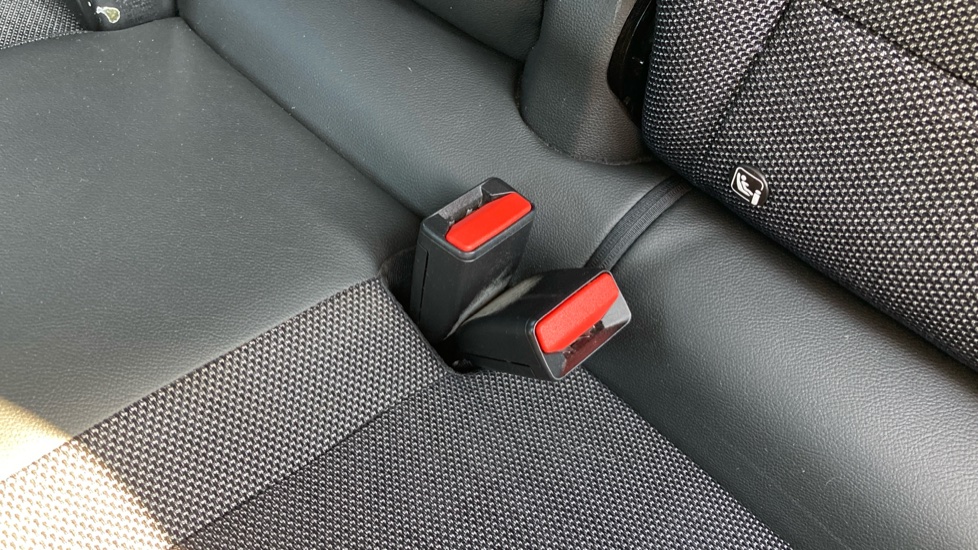 Renault Captur 1.3 TCE 130 S Edition 5dr EDC Petrol Hatchback - Image 17