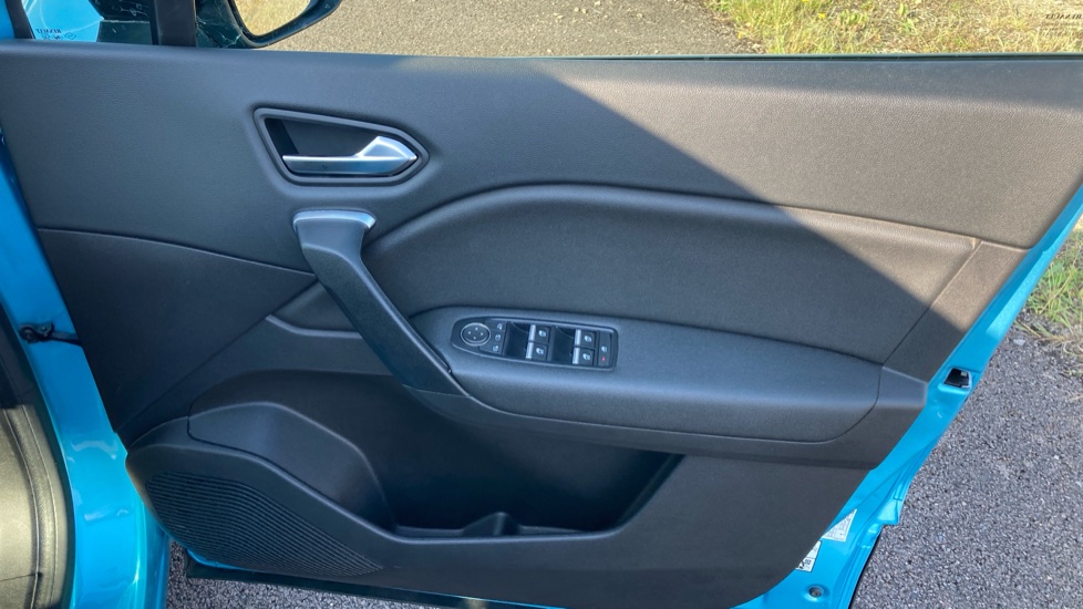 Renault Captur 1.3 TCE 130 S Edition 5dr EDC Petrol Hatchback - Image 40
