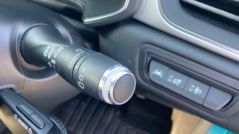 Renault Captur 1.3 TCE 130 S Edition 5dr EDC Petrol Hatchback - Image 43