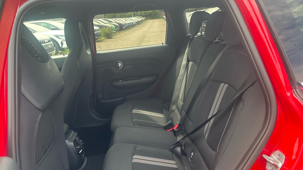 MINI Clubman 1.5 Cooper Sport 6dr Auto Petrol Estate - Image 16