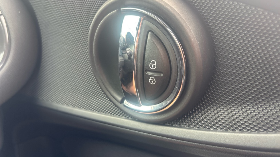 MINI Clubman 1.5 Cooper Sport 6dr Auto Petrol Estate - Image 43