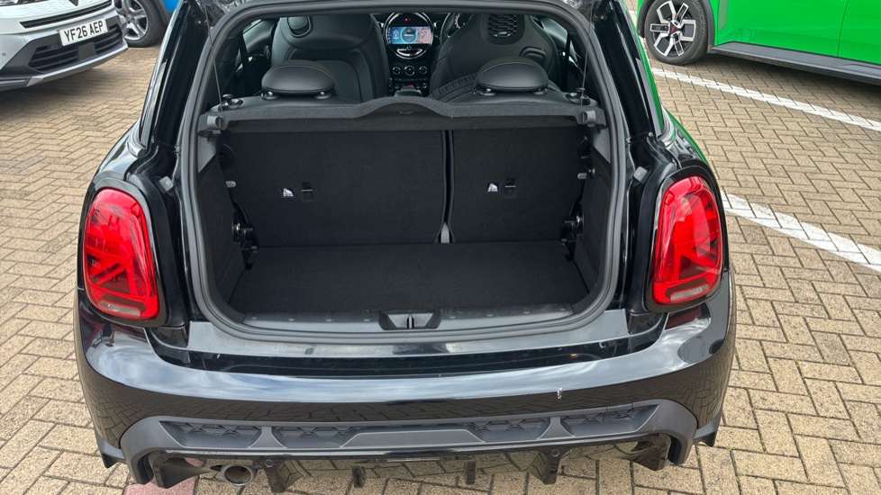 MINI Hatchback 1.5 Cooper Sport 3dr Auto [Comfort/Nav Pack] Petrol Hatchback - Image 4