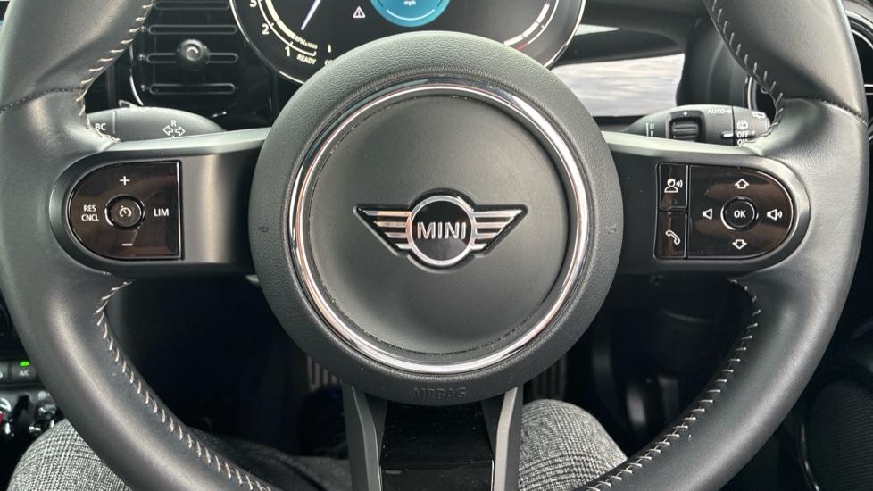 MINI Hatchback 1.5 Cooper Sport 3dr Auto [Comfort/Nav Pack] Petrol Hatchback - Image 21