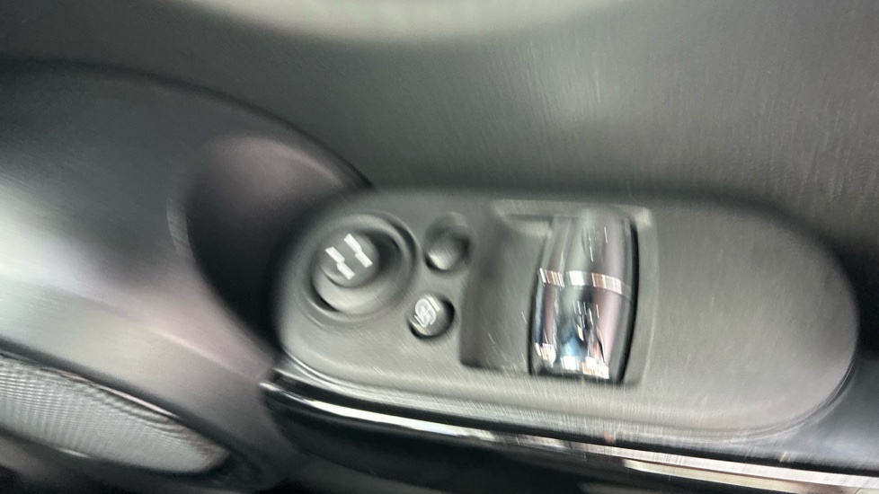 MINI Hatchback 1.5 Cooper Sport 3dr Auto [Comfort/Nav Pack] Petrol Hatchback - Image 23