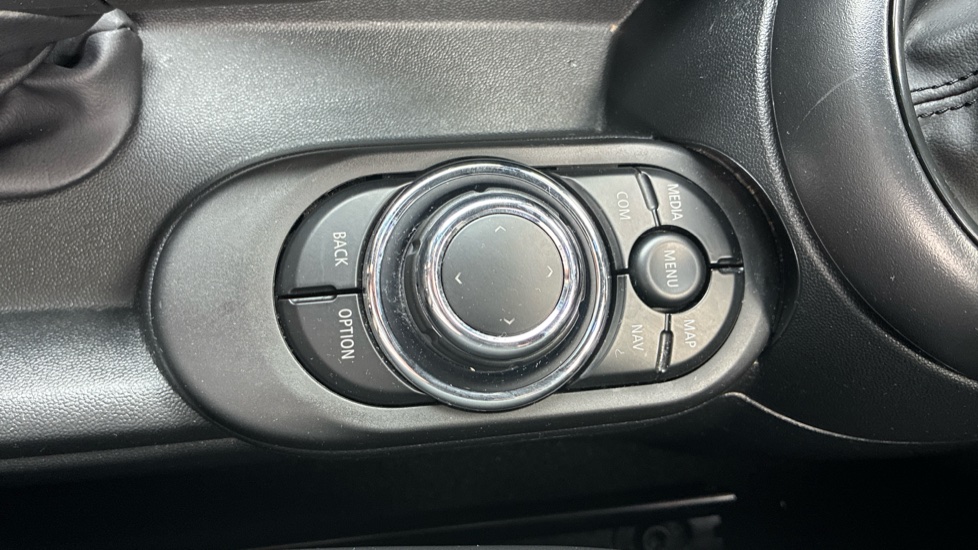 MINI Hatchback 1.5 Cooper Sport 3dr Auto [Comfort/Nav Pack] Petrol Hatchback - Image 25