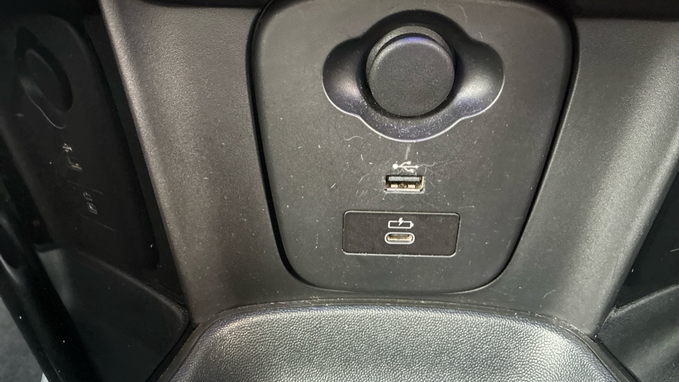 MINI Hatchback 1.5 Cooper Sport 3dr Auto [Comfort/Nav Pack] Petrol Hatchback - Image 26