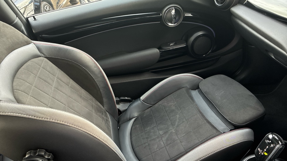MINI Hatchback 1.5 Cooper Sport 3dr Auto [Comfort/Nav Pack] Petrol Hatchback - Image 27