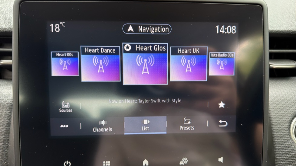Renault Clio 1.0 TCe 90 Evolution 5dr Petrol Hatchback - Image 28