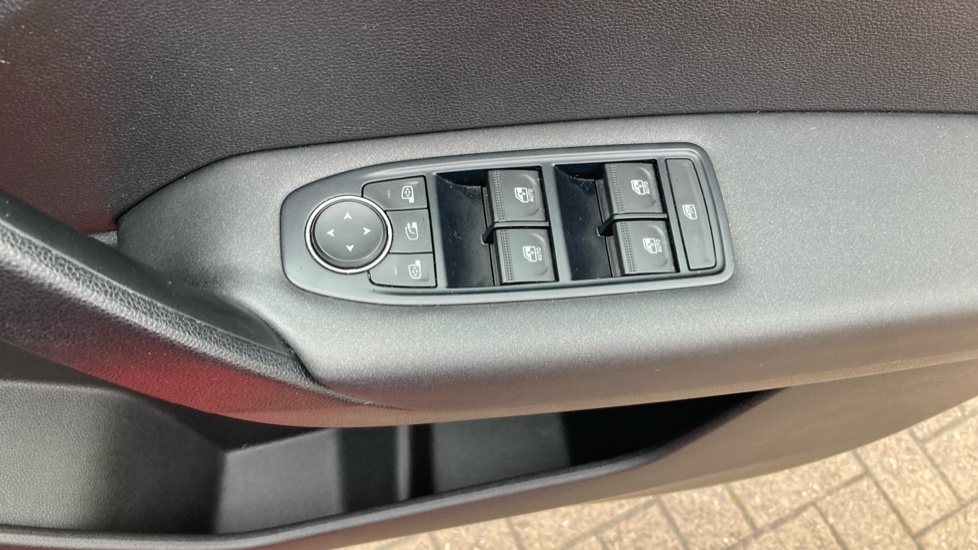 Renault Captur 1.0 TCE 100 Iconic 5dr Petrol Hatchback - Image 21