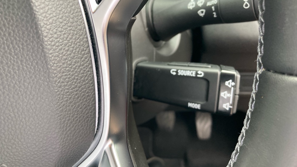 Renault Captur 1.0 TCE 100 Iconic 5dr Petrol Hatchback - Image 33