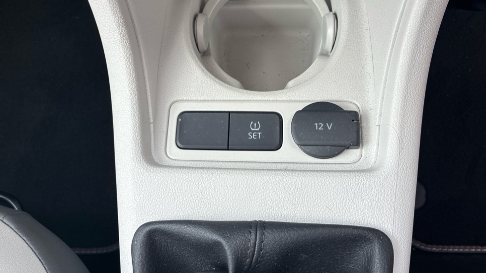 Volkswagen Up 1.0 65PS Beats 5dr Petrol Hatchback - Image 22