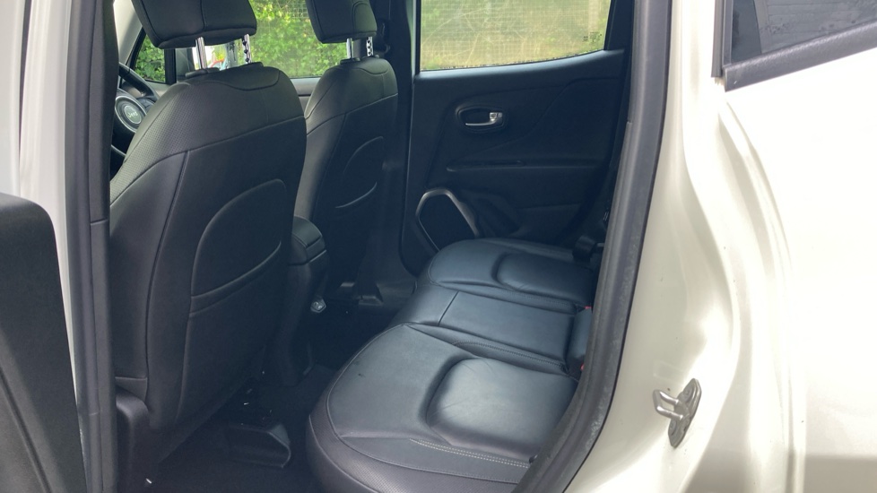 Jeep Renegade 1.6 Multijet Limited 5dr DDCT Diesel Hatchback - Image 16