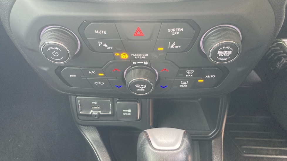 Jeep Renegade 1.6 Multijet Limited 5dr DDCT Diesel Hatchback - Image 33