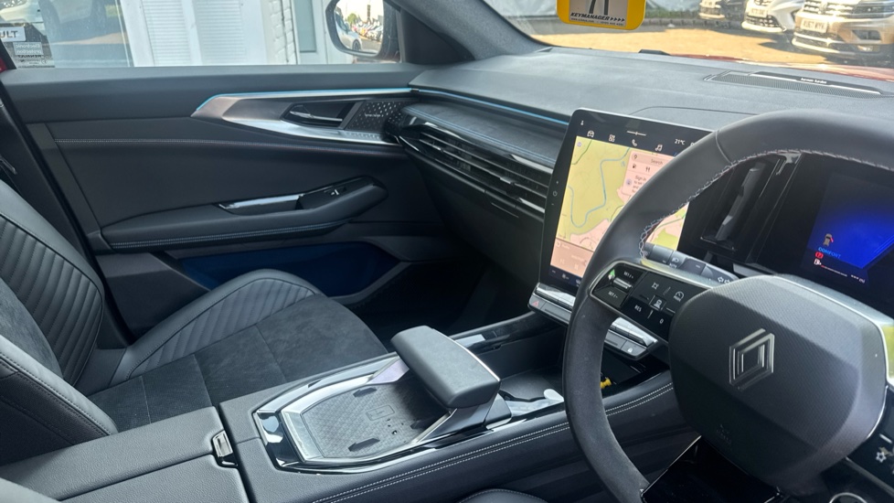 Renault Rafale E-Tech FHEV Iconic Esprit Alpine 5dr Auto 4C Hybrid Estate - Image 14