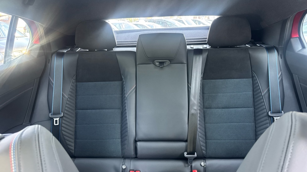 Renault Rafale E-Tech FHEV Iconic Esprit Alpine 5dr Auto 4C Hybrid Estate - Image 15
