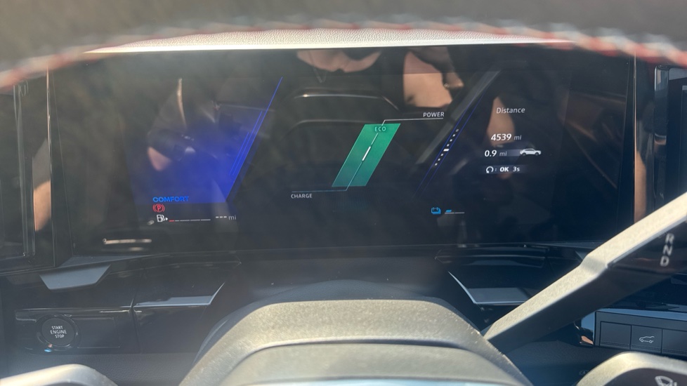 Renault Rafale E-Tech FHEV Iconic Esprit Alpine 5dr Auto 4C Hybrid Estate - Image 18