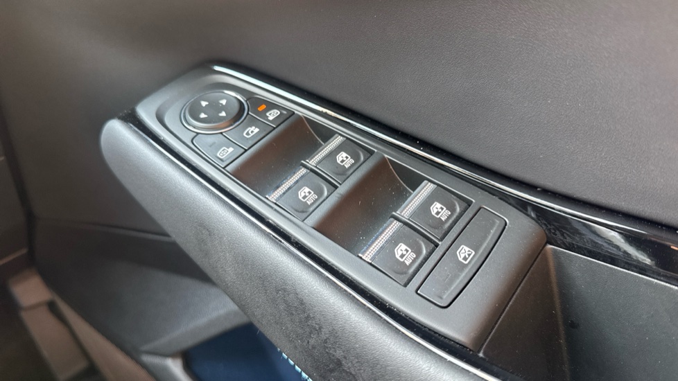 Renault Rafale E-Tech FHEV Iconic Esprit Alpine 5dr Auto 4C Hybrid Estate - Image 24