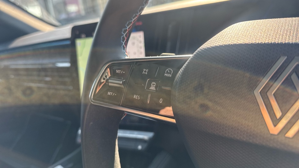 Renault Rafale E-Tech FHEV Iconic Esprit Alpine 5dr Auto 4C Hybrid Estate - Image 26