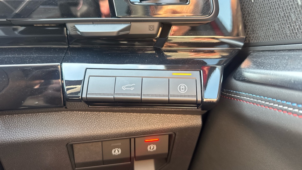 Renault Rafale E-Tech FHEV Iconic Esprit Alpine 5dr Auto 4C Hybrid Estate - Image 30