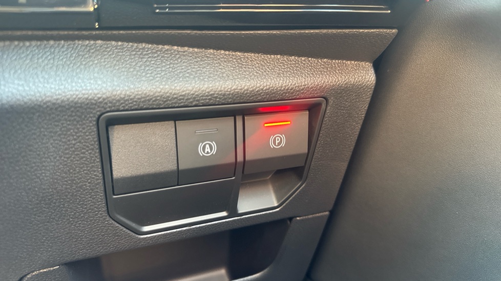 Renault Rafale E-Tech FHEV Iconic Esprit Alpine 5dr Auto 4C Hybrid Estate - Image 31