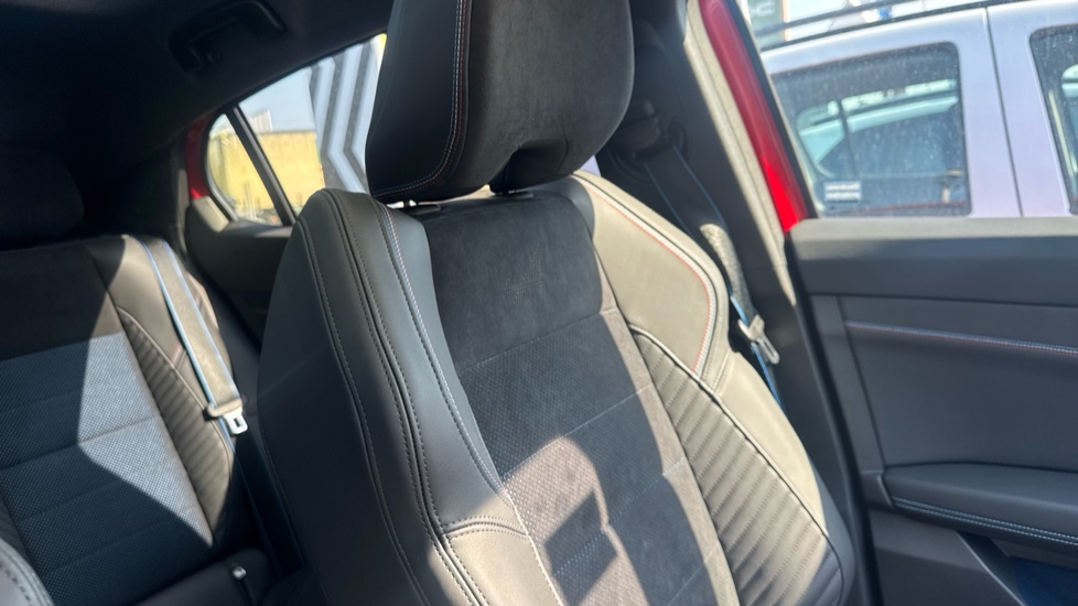 Renault Rafale E-Tech FHEV Iconic Esprit Alpine 5dr Auto 4C Hybrid Estate - Image 36