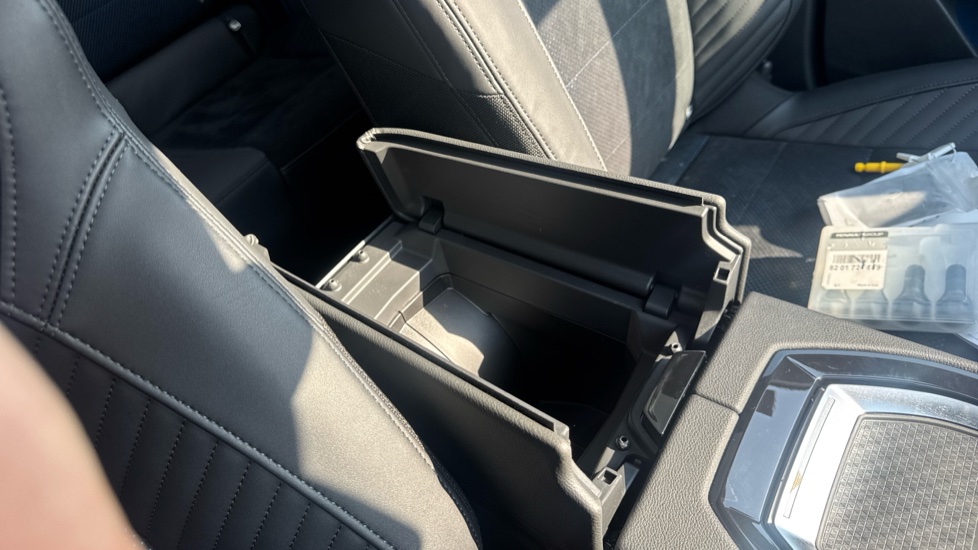 Renault Rafale E-Tech FHEV Iconic Esprit Alpine 5dr Auto 4C Hybrid Estate - Image 37