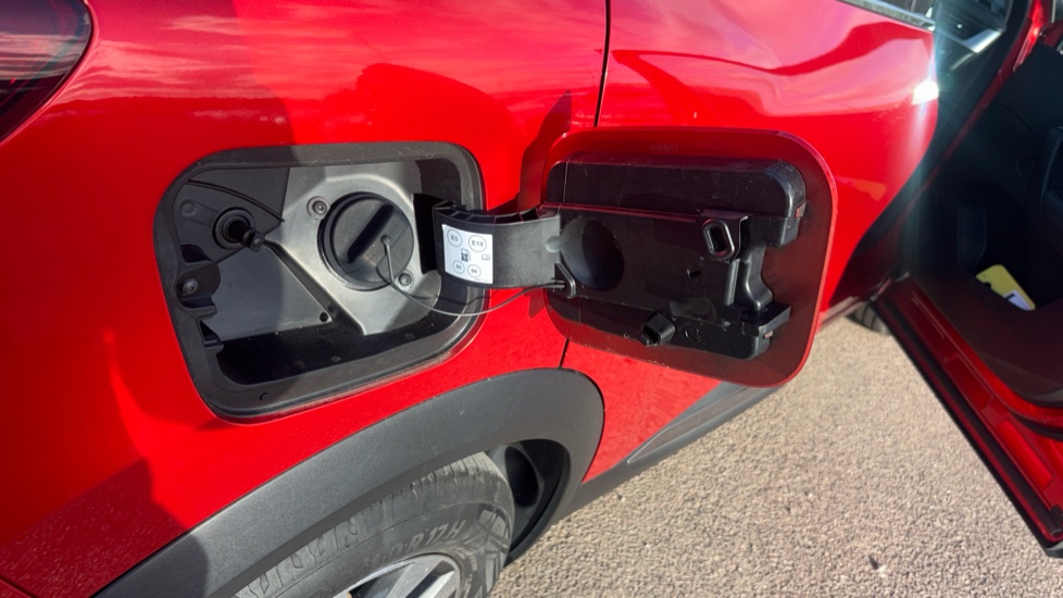 Renault Captur 1.0 TCE 100 S Edition 5dr Petrol Hatchback - Image 23