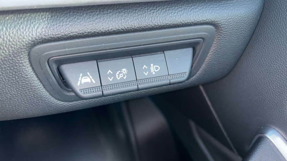 Renault Captur 1.0 TCE 100 S Edition 5dr Petrol Hatchback - Image 35