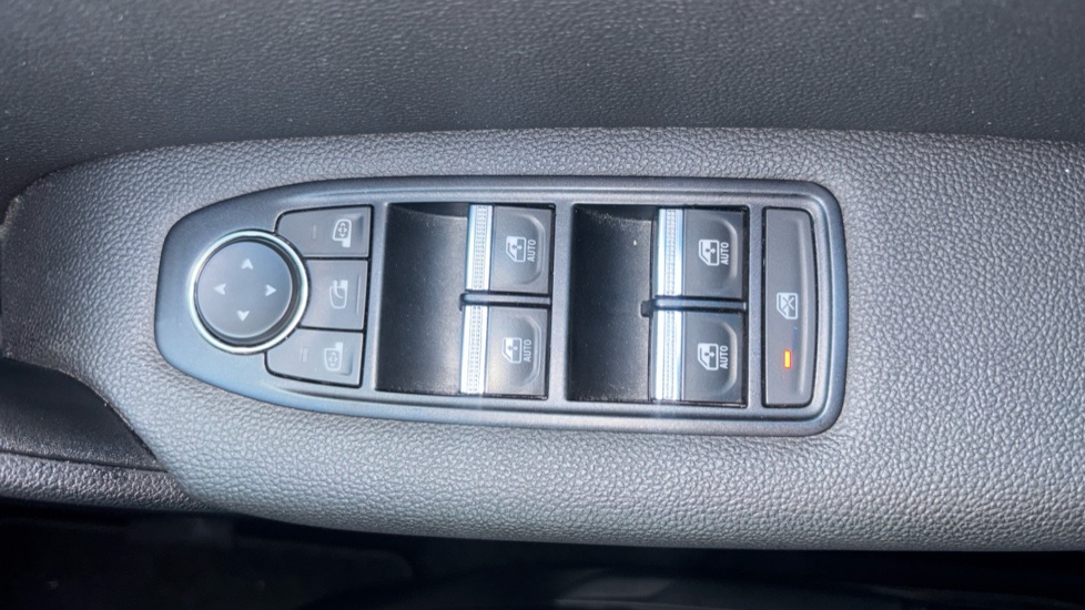 Renault Captur 1.0 TCE 100 S Edition 5dr Petrol Hatchback - Image 36