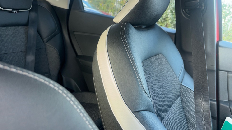Renault Captur 1.0 TCE 100 S Edition 5dr Petrol Hatchback - Image 42